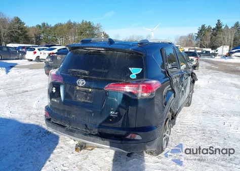 2017 Toyota Rav4 Xle z USA, uszkodzony, nr VIN JTMRFREV2HD220629